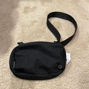 NWT Lululemon Everywhere Belt Bag BLACK O/S